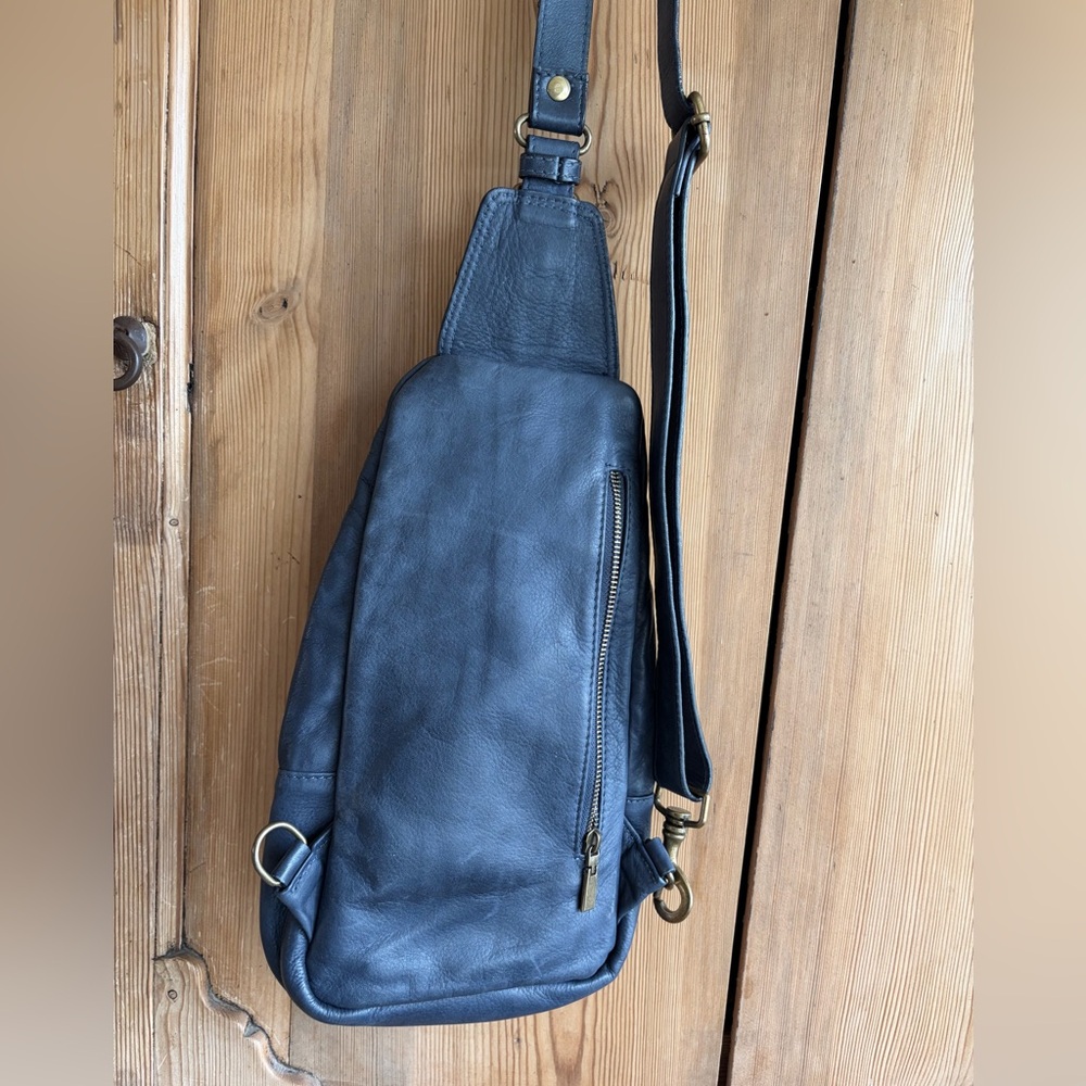 Sundance Leather Crossbody - Picture 3 of 7